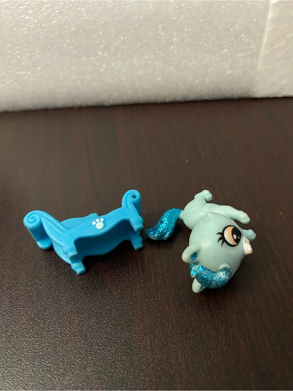 Littlest Pet Shop Blue Glitter Kitten on Bright Blue Chair